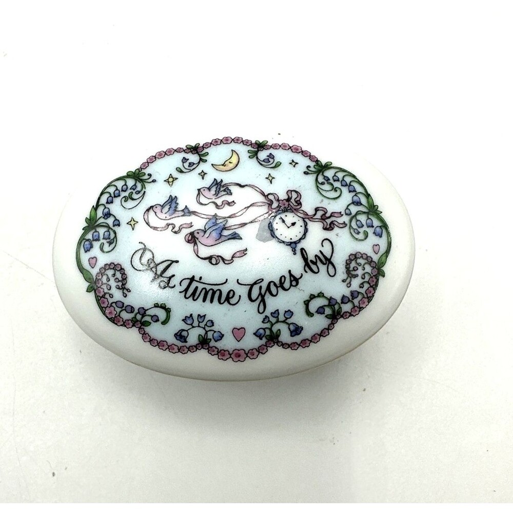 Franklin Mint Porcelain Music Box 1984 Romantic Songs As Time Goes By- Working